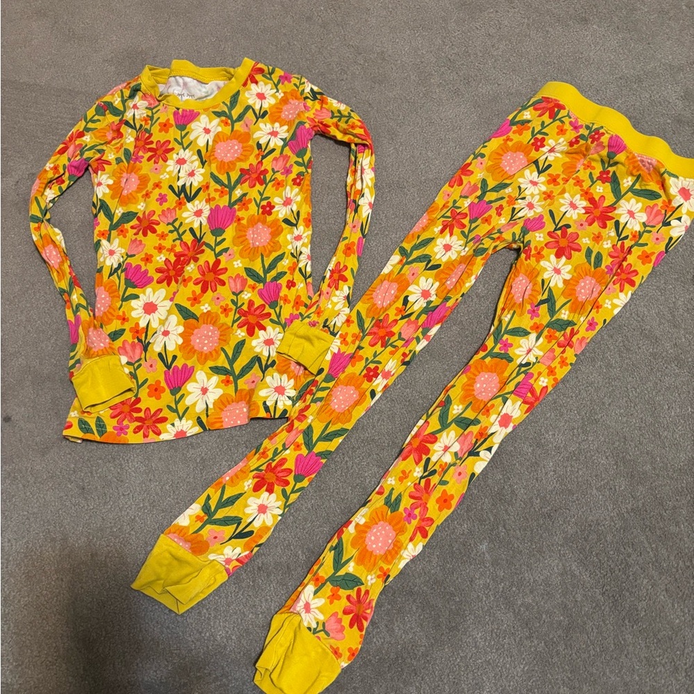 Sunny Garden Little Sleepies PJs in size 5/6 🌼🌸🌺